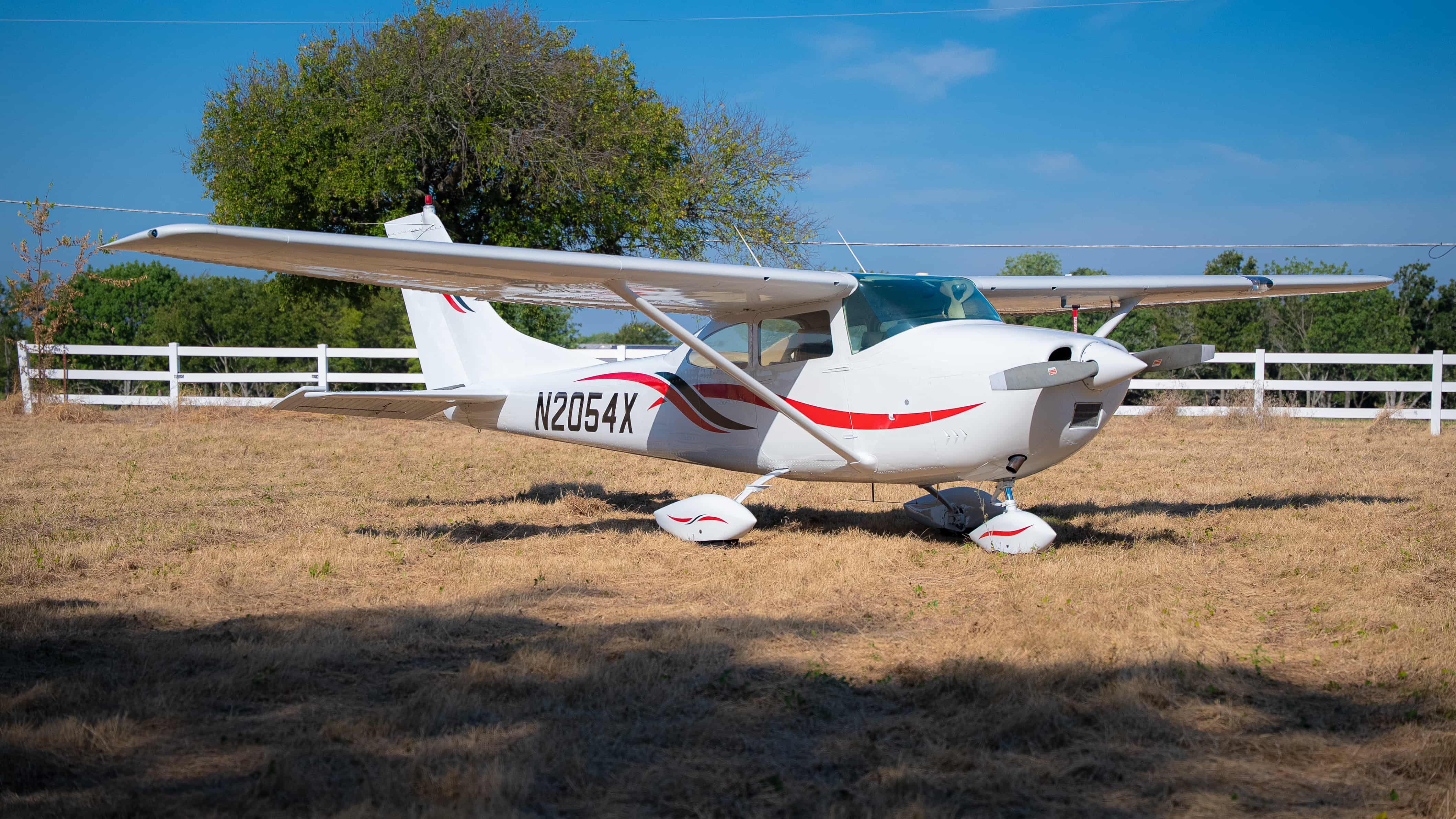 Cessna 182 finished — three-quarter front view
