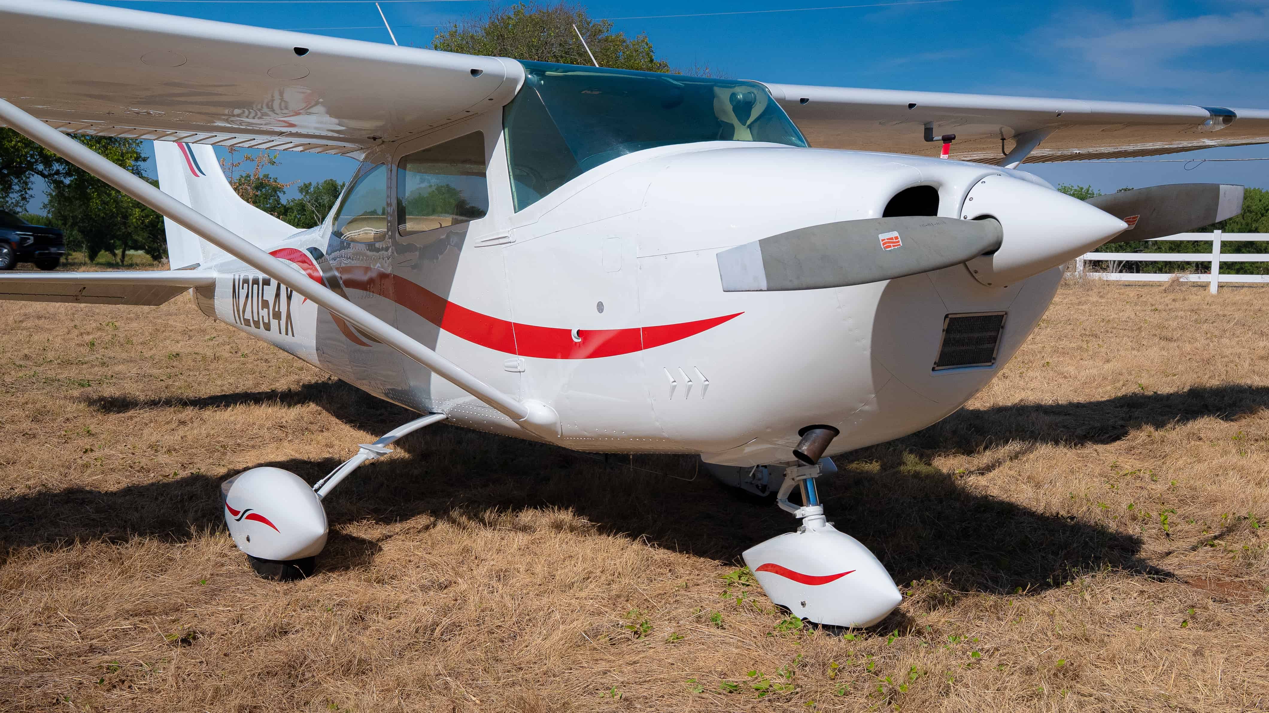 Cessna 182 finished — front three-quarter view
