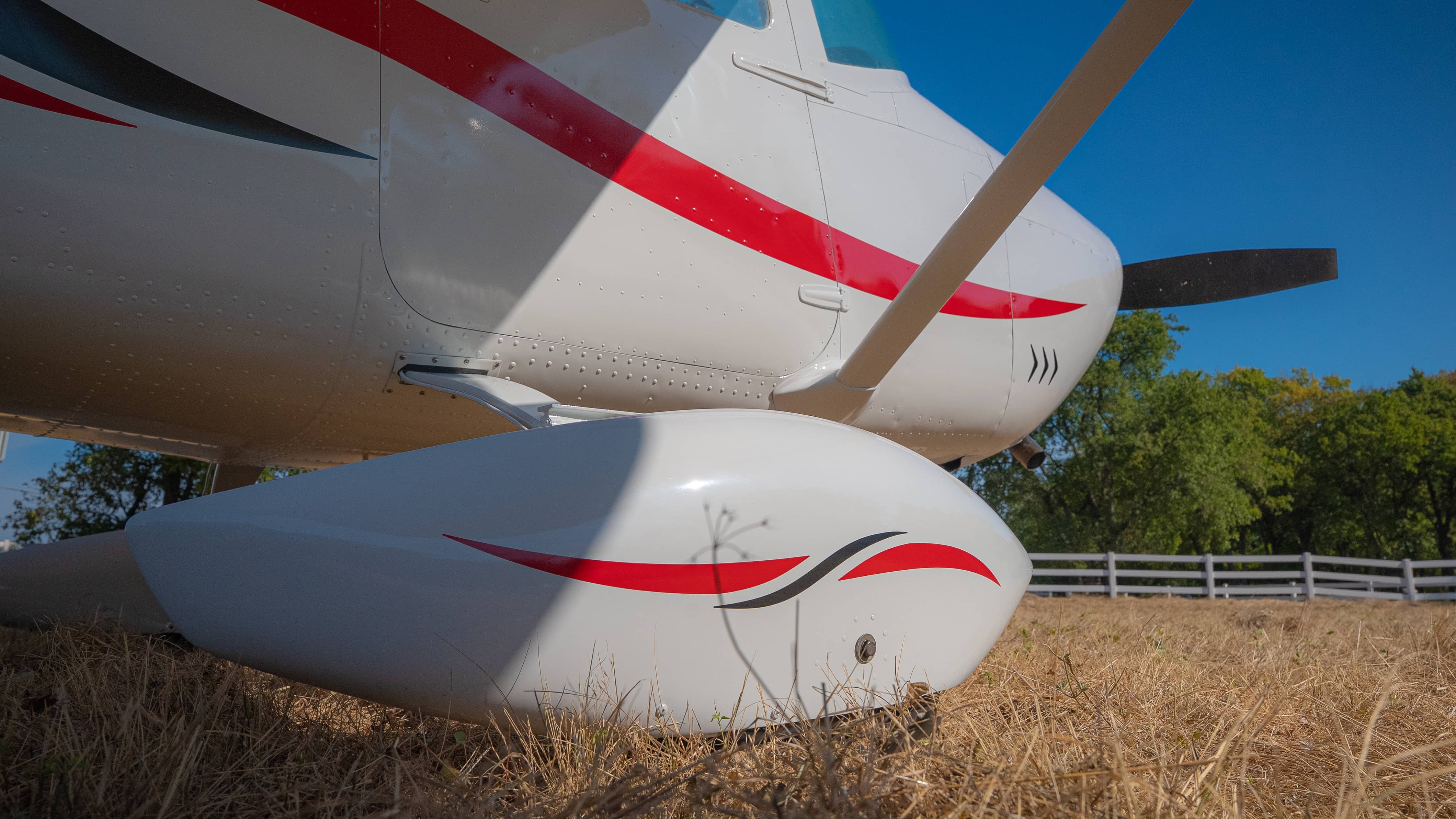 Cessna 182 finished — stripe detail at the wing