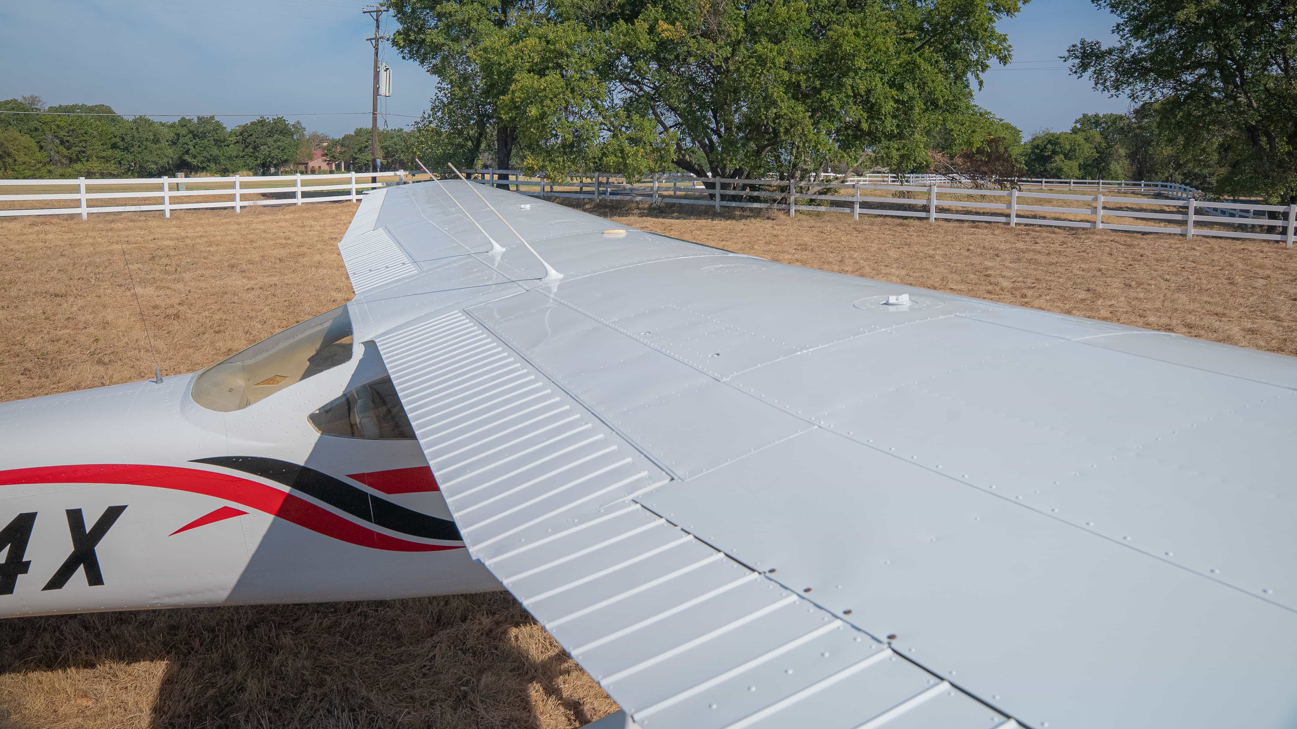 Cessna 182 finished — wing detail