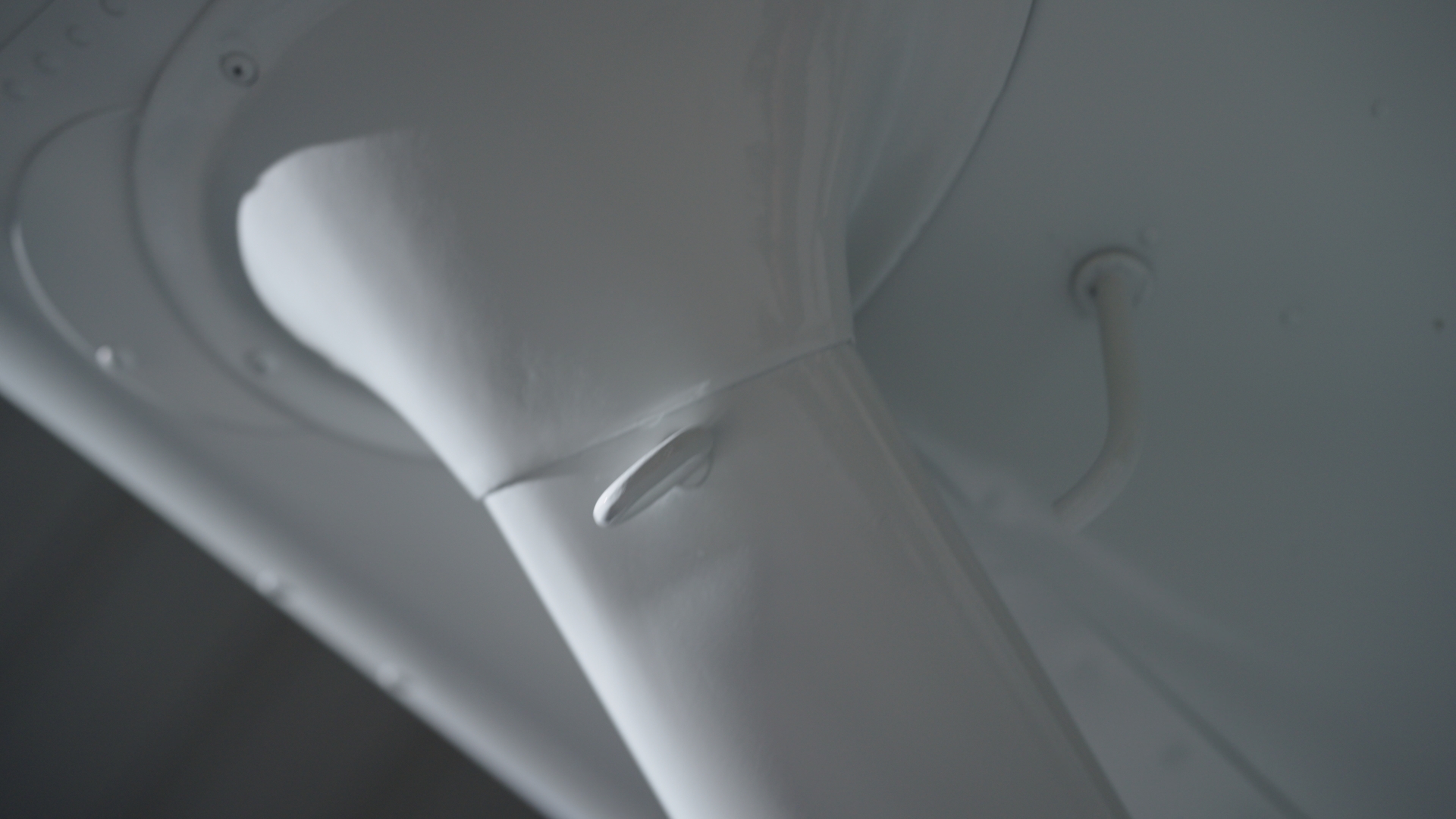 N35715 finished — paint close-up, Matterhorn White base